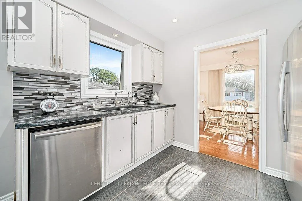 25 EILEEN DRIVE