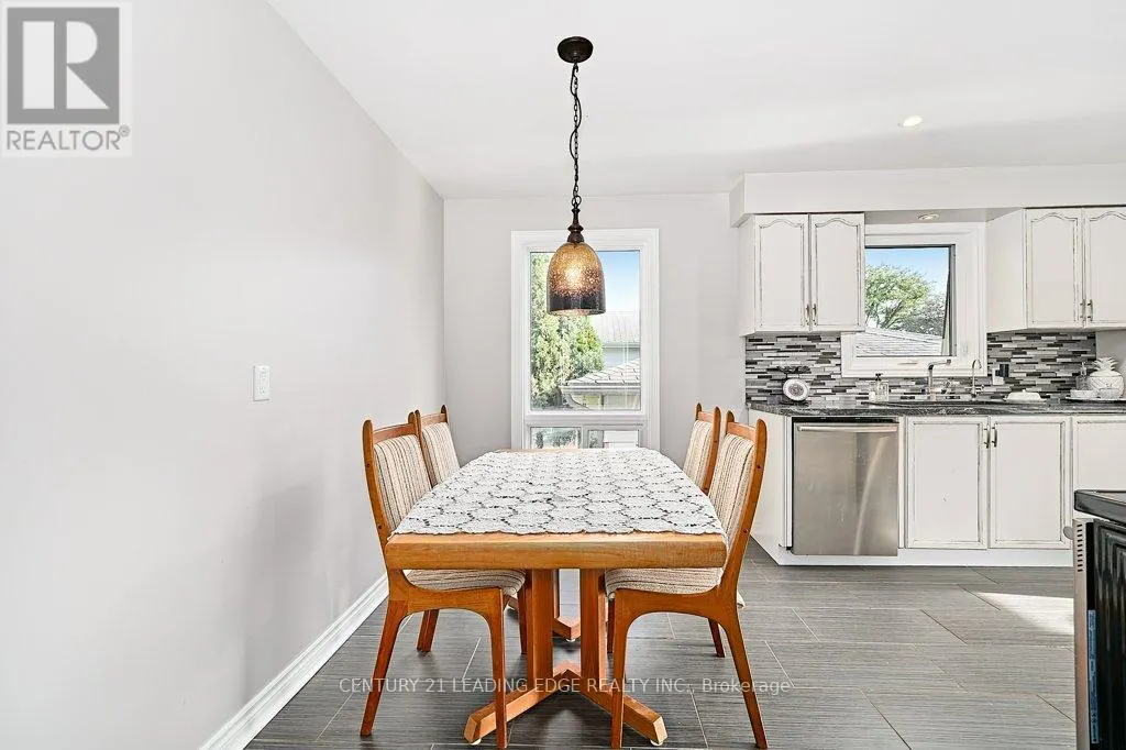 25 EILEEN DRIVE