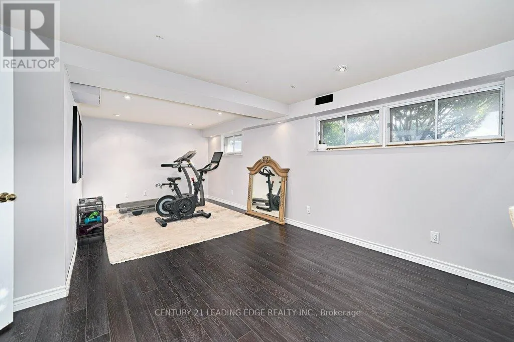 25 EILEEN DRIVE
