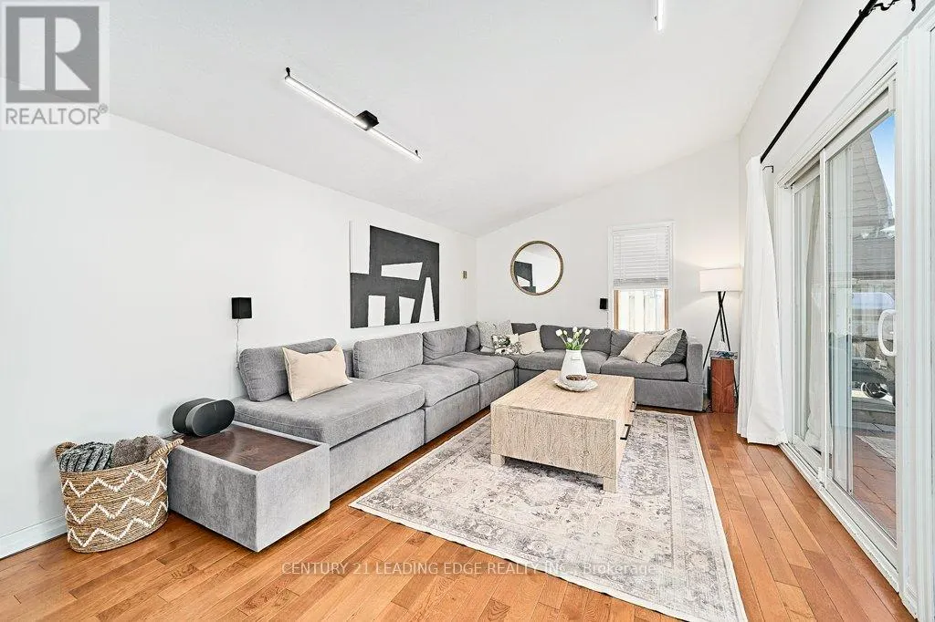 25 EILEEN DRIVE