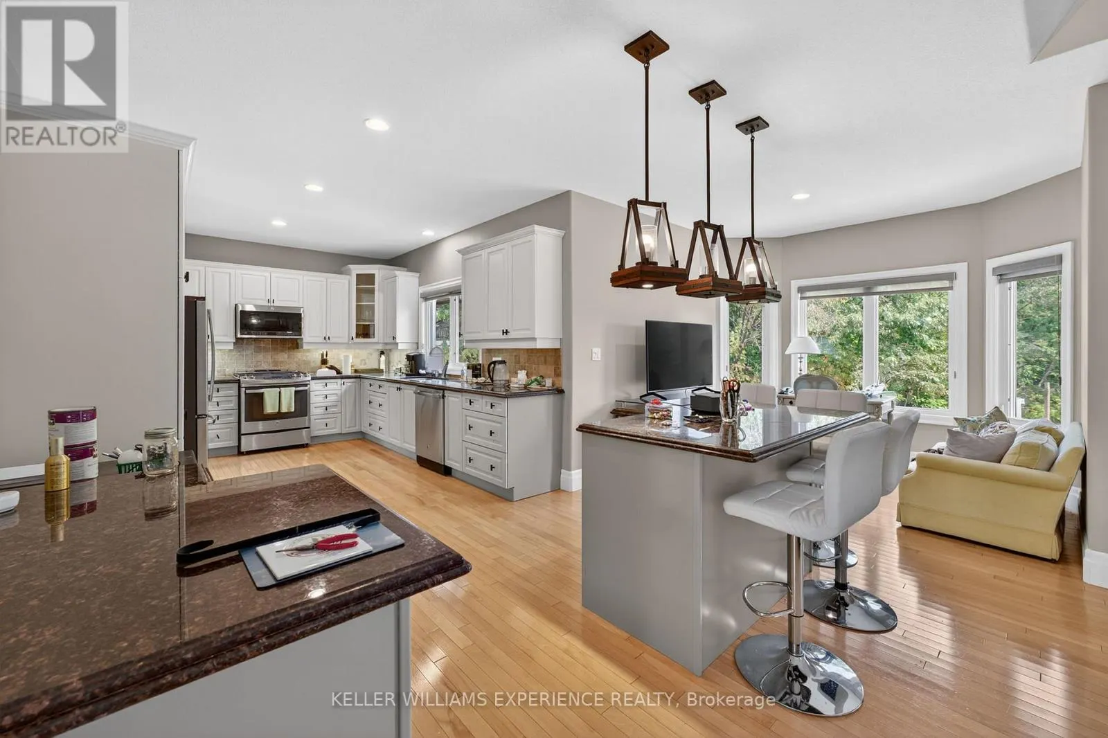 25 BRIDLE PATH