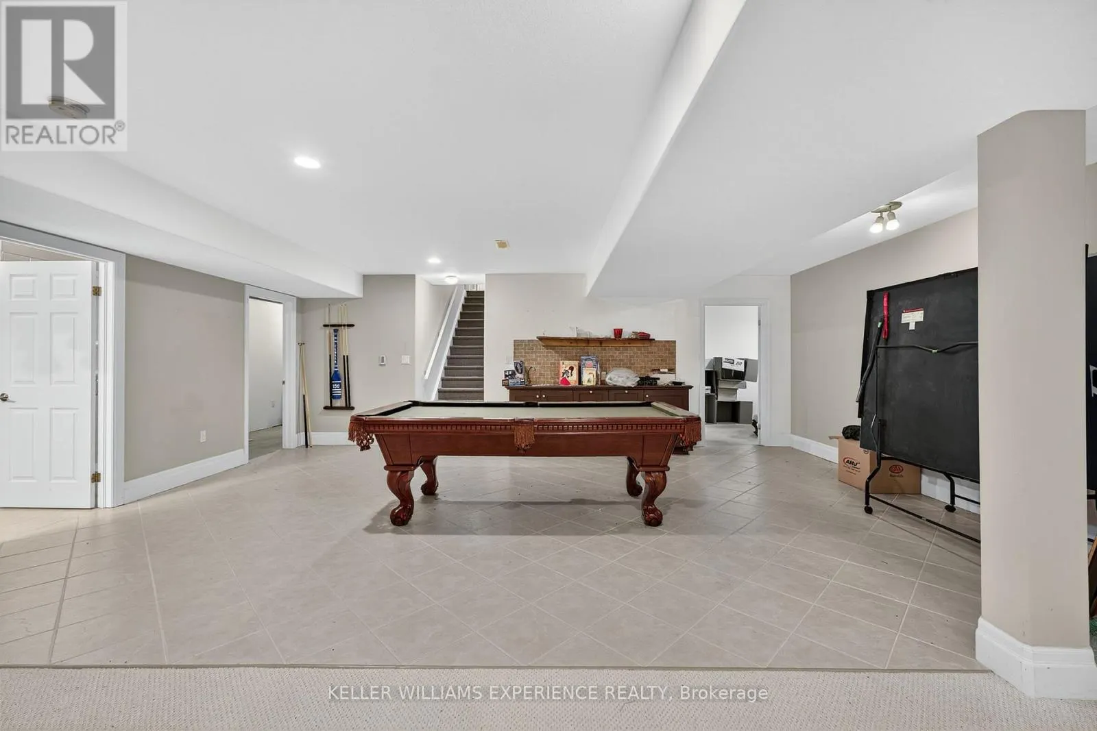 25 BRIDLE PATH