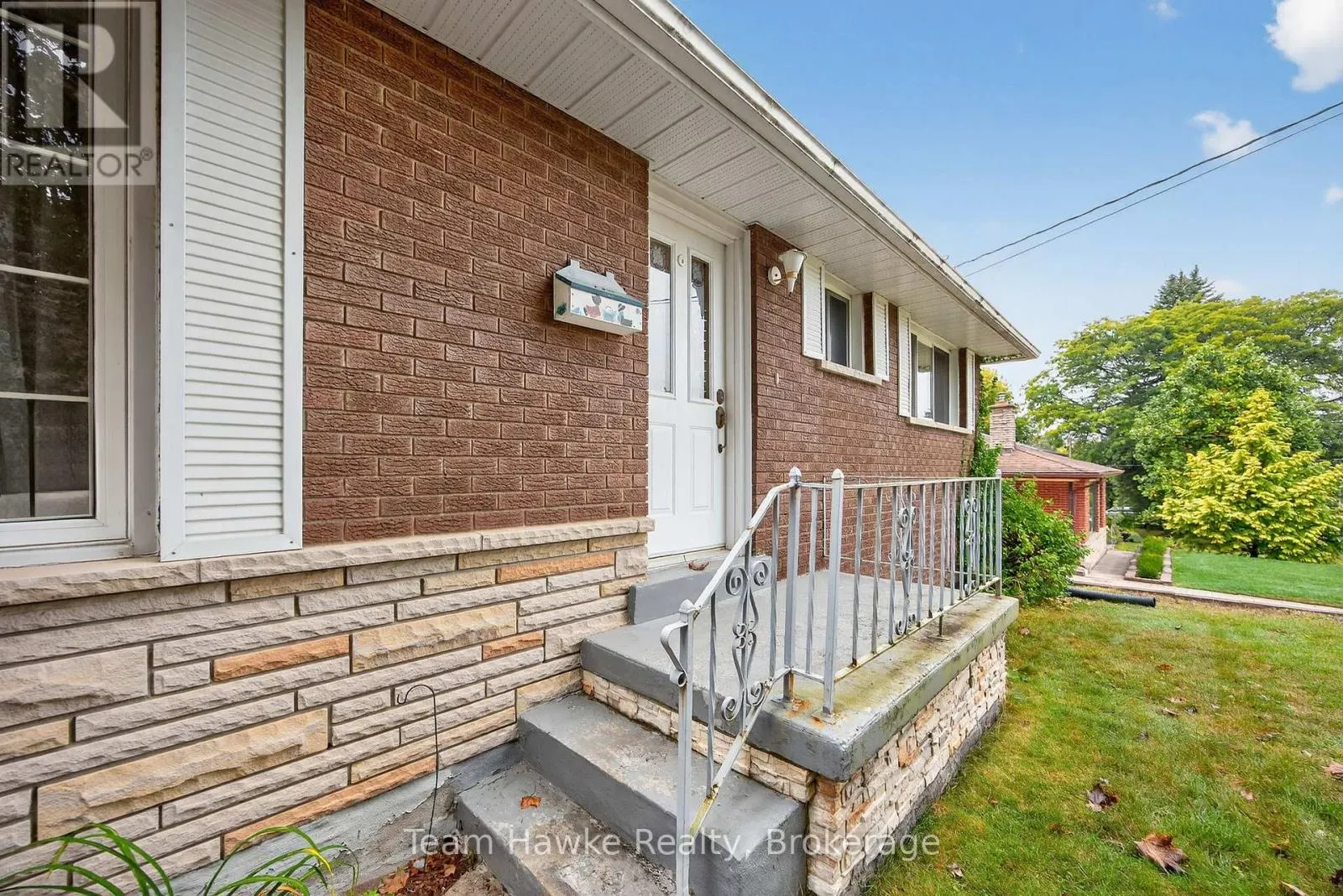 558 RUSSELL STREET