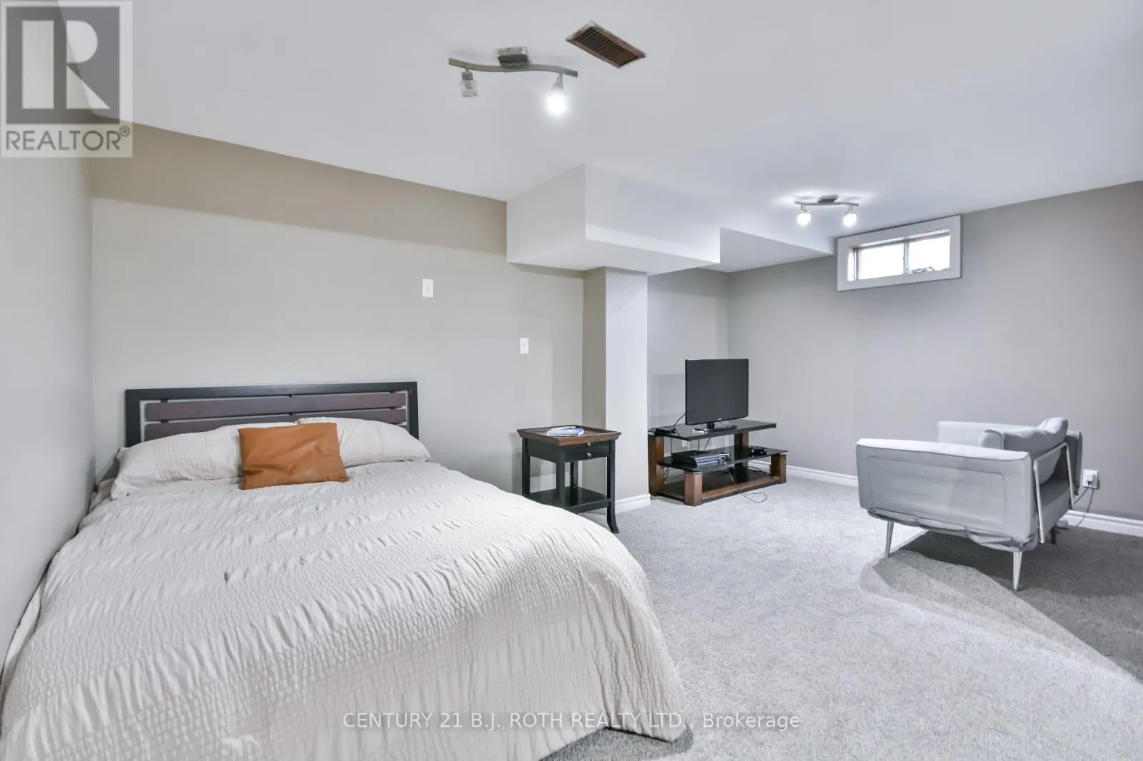 25 KEATS DRIVE