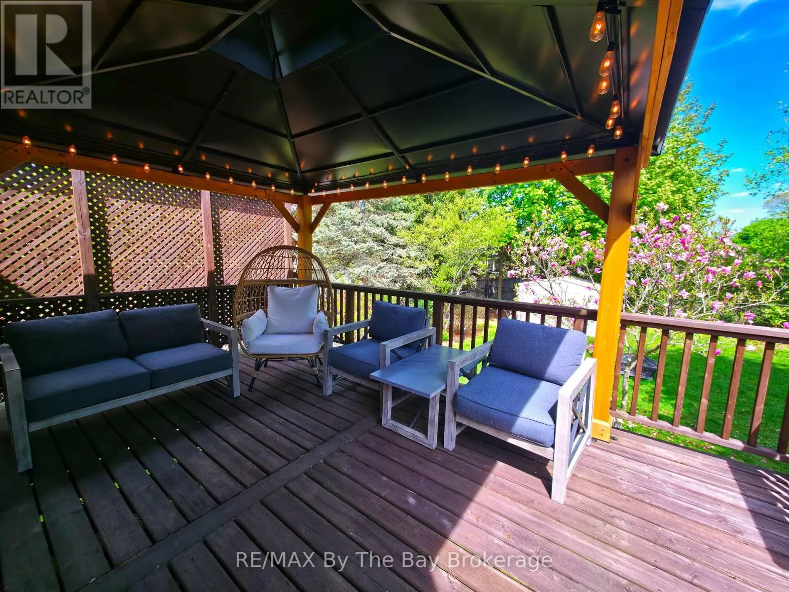 424 RAMBLEWOOD DRIVE