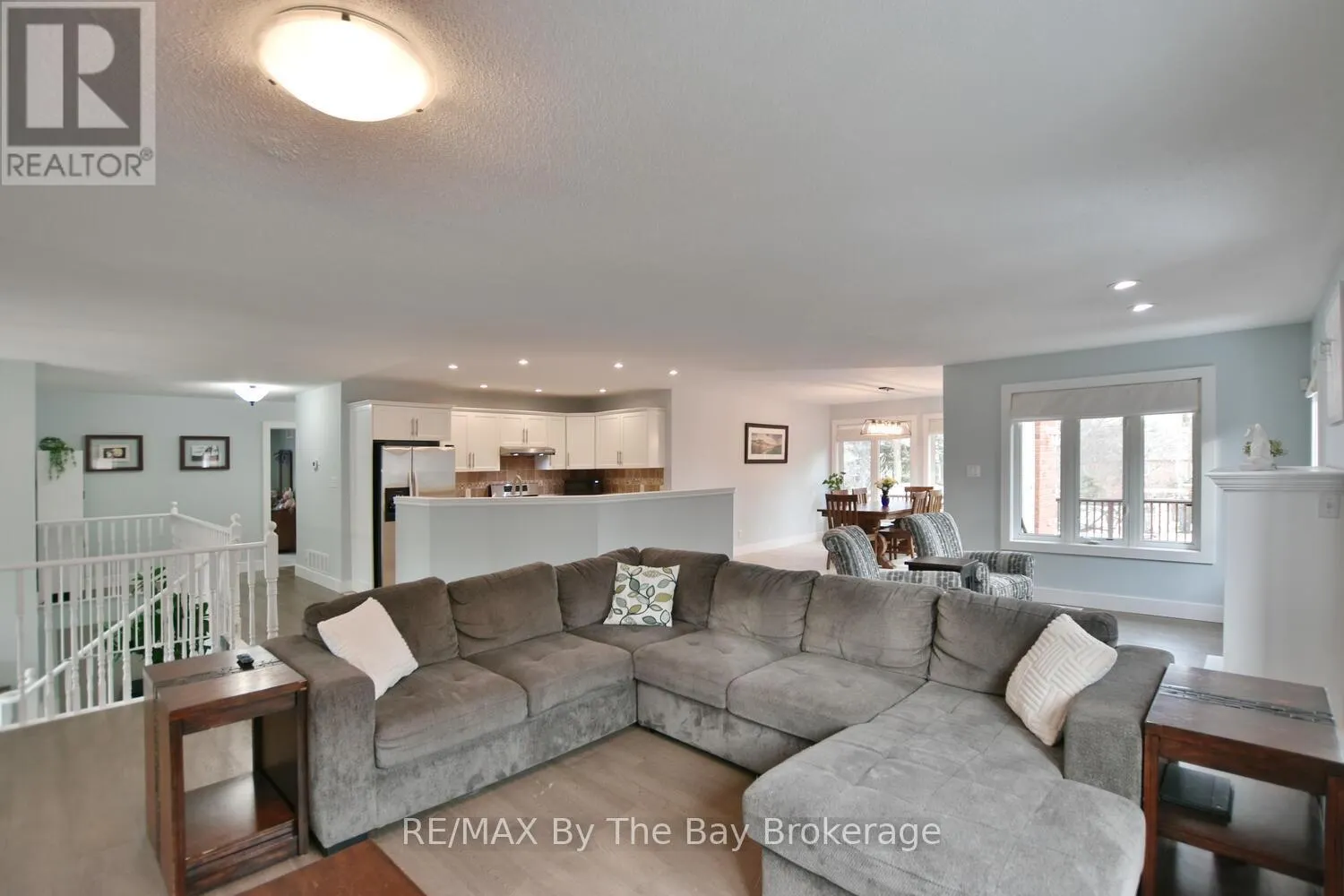 424 RAMBLEWOOD DRIVE
