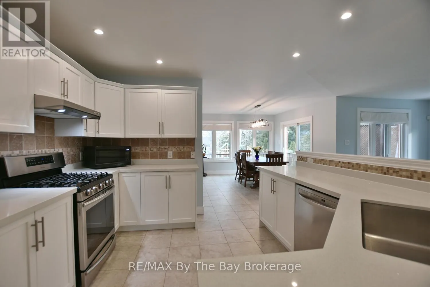 424 RAMBLEWOOD DRIVE