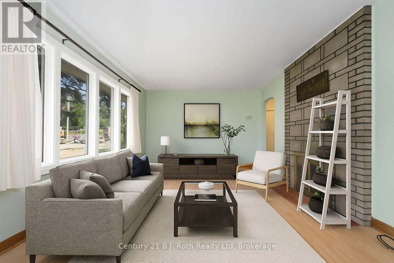 639 YONGE STREET