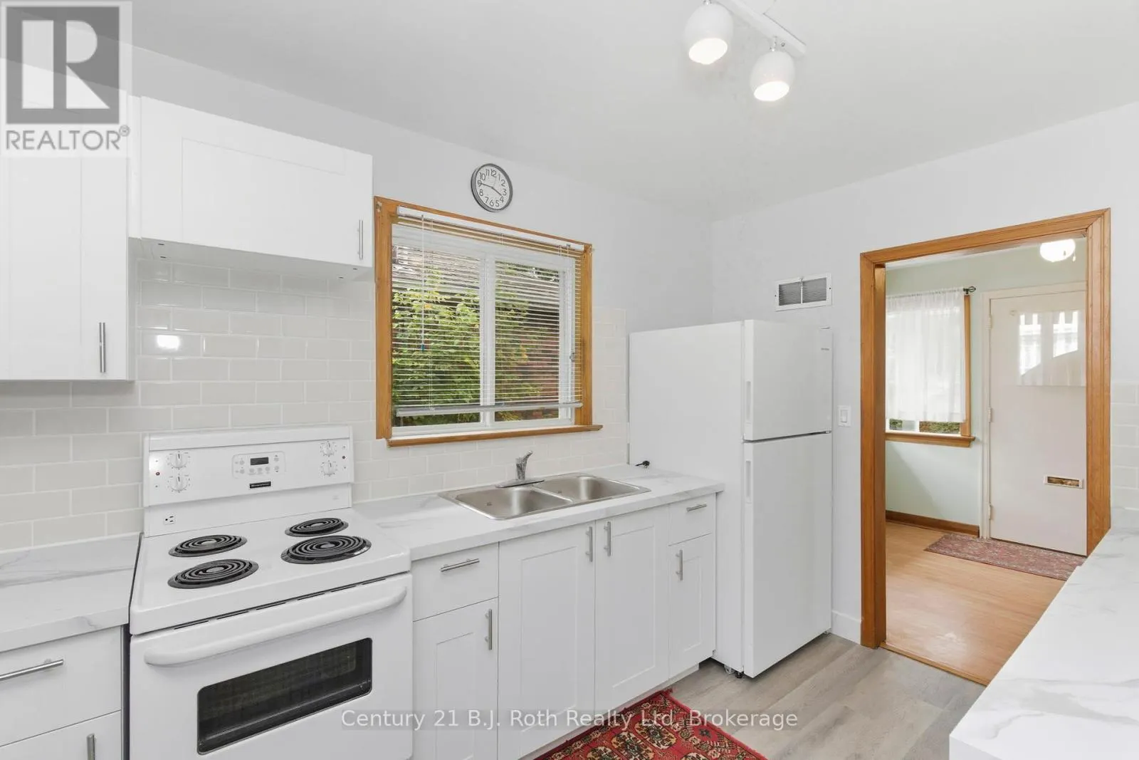 639 YONGE STREET