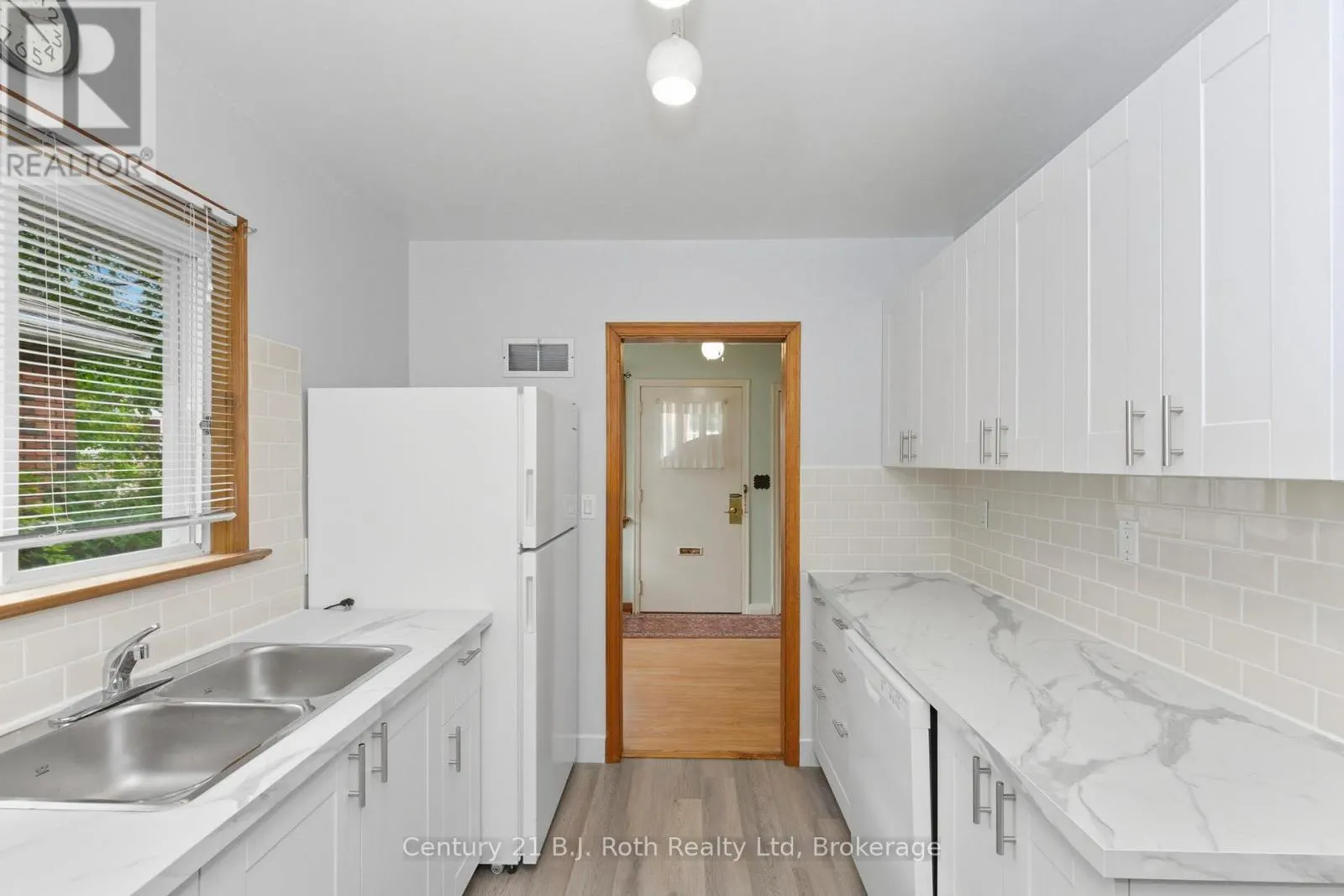 639 YONGE STREET