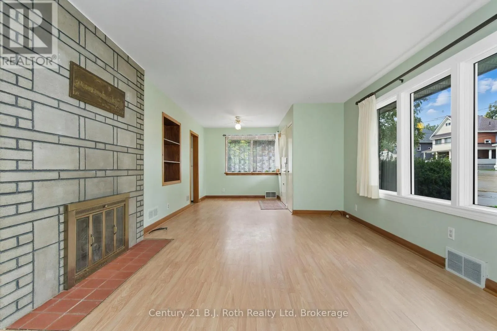 639 YONGE STREET