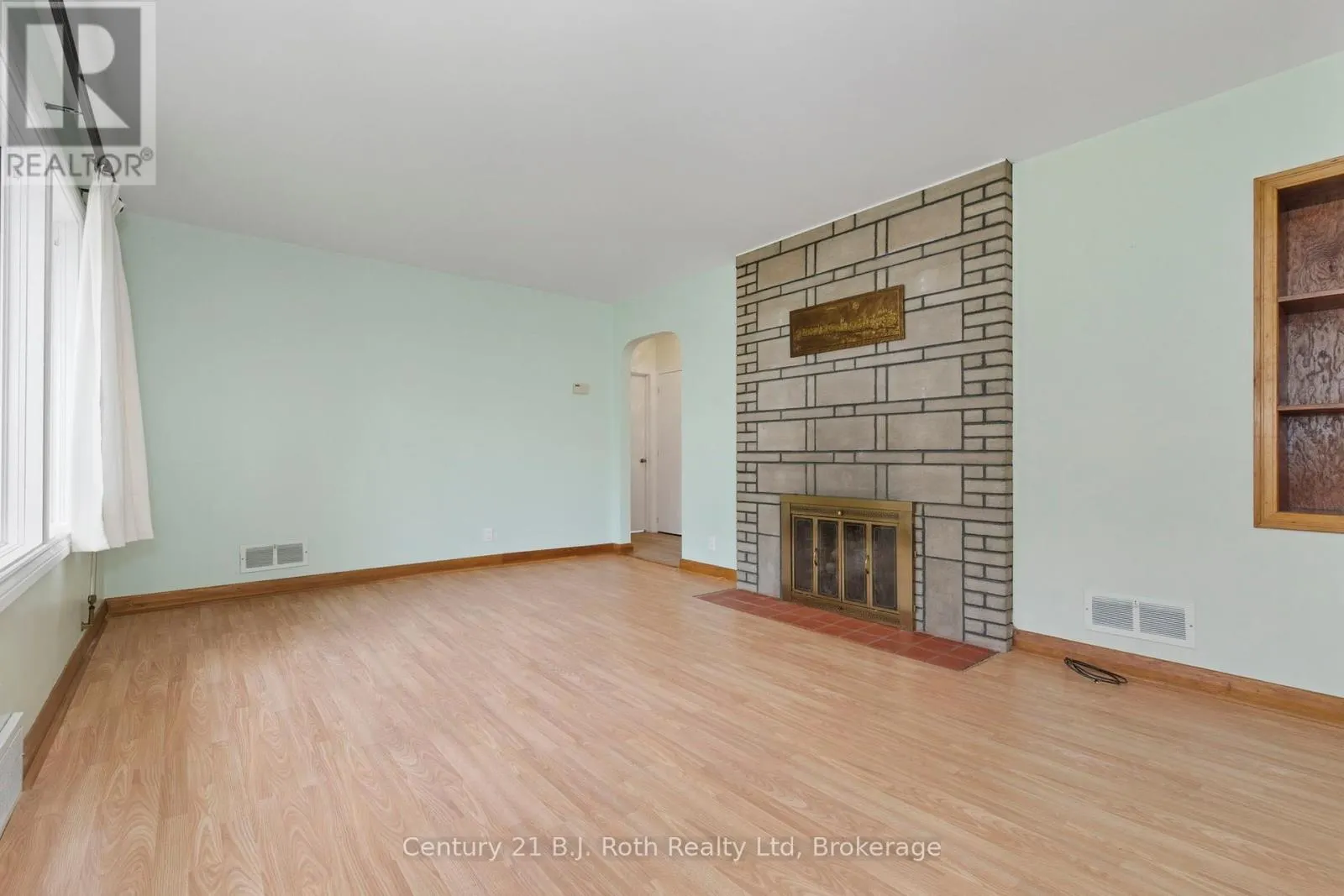 639 YONGE STREET