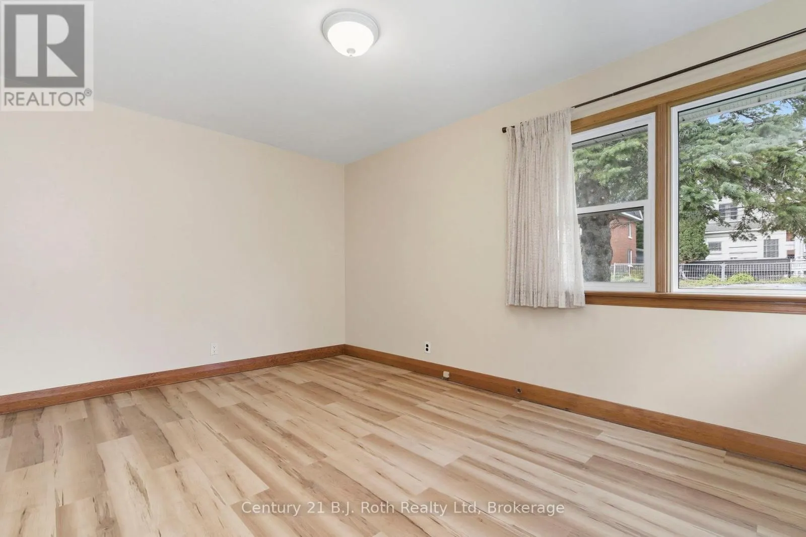 639 YONGE STREET