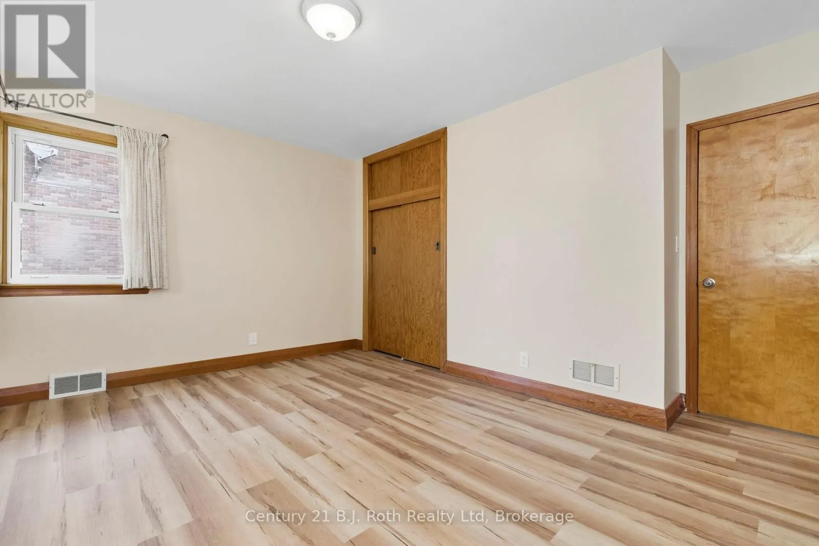 639 YONGE STREET