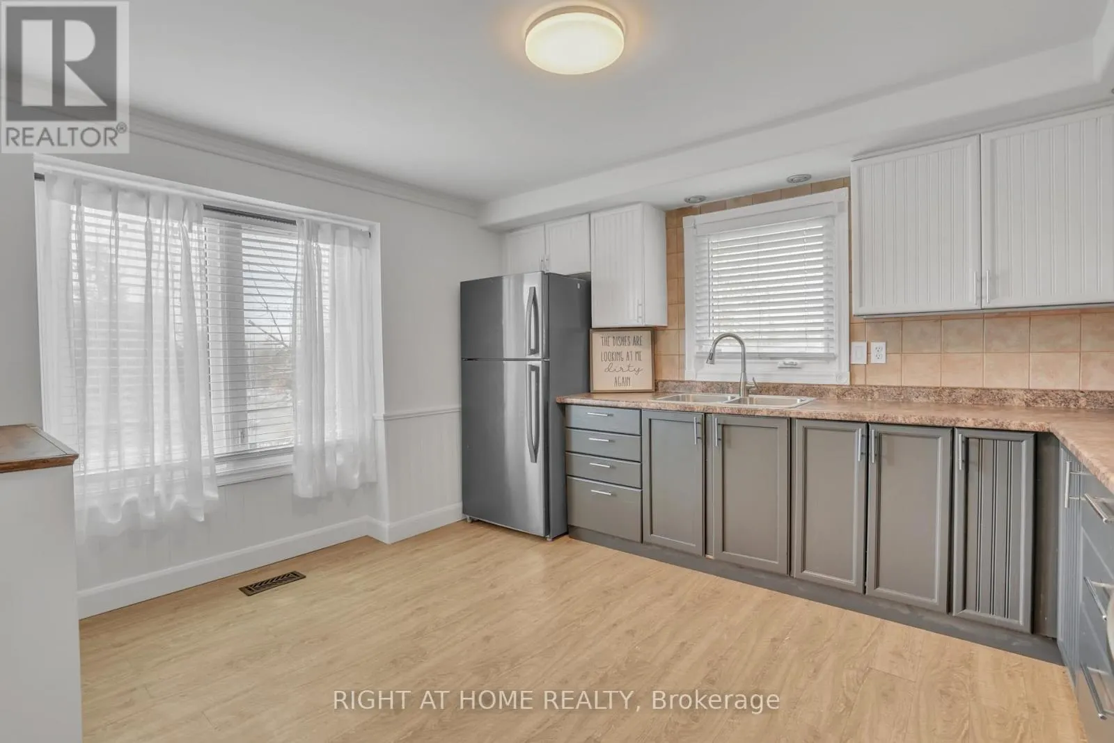 192 EDGEHILL (UPPER) DRIVE