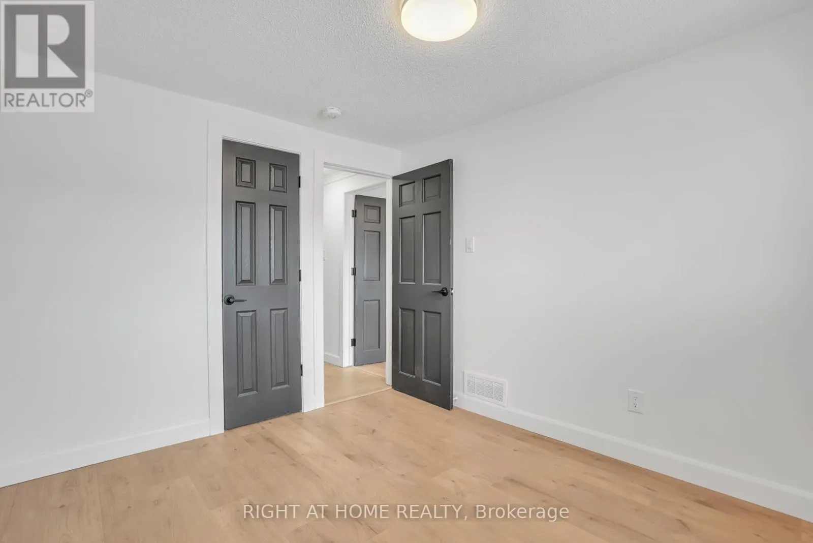 192 EDGEHILL (UPPER) DRIVE