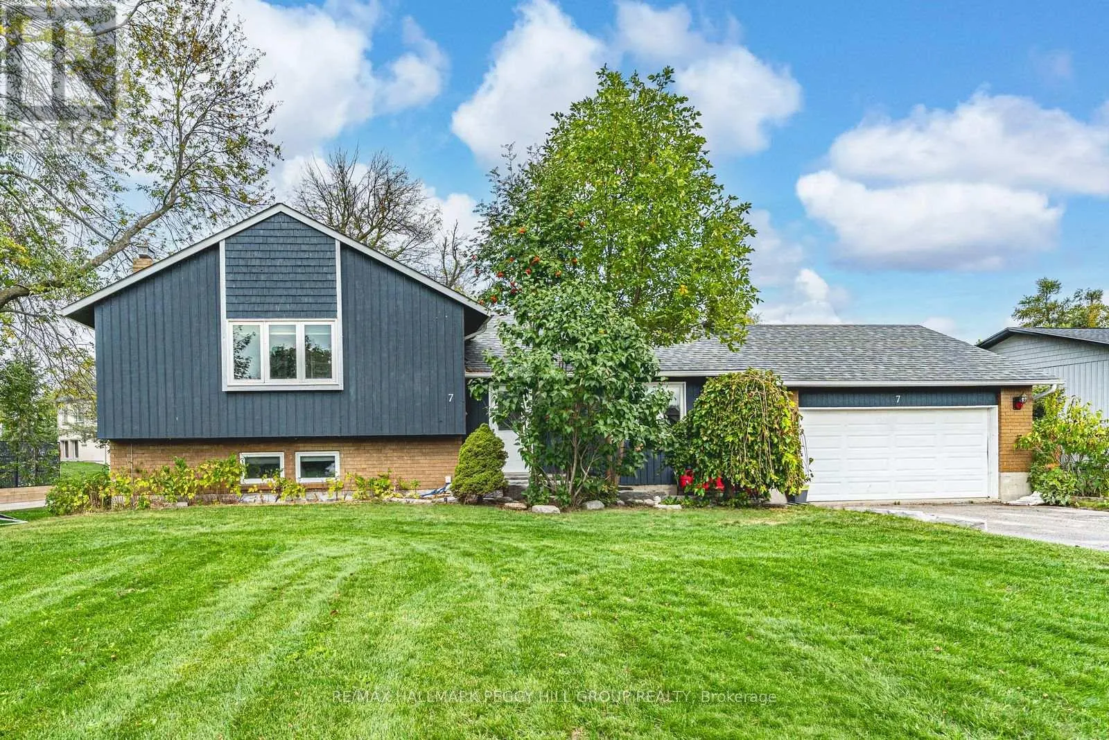 7 SANDLEWOOD TRAIL
