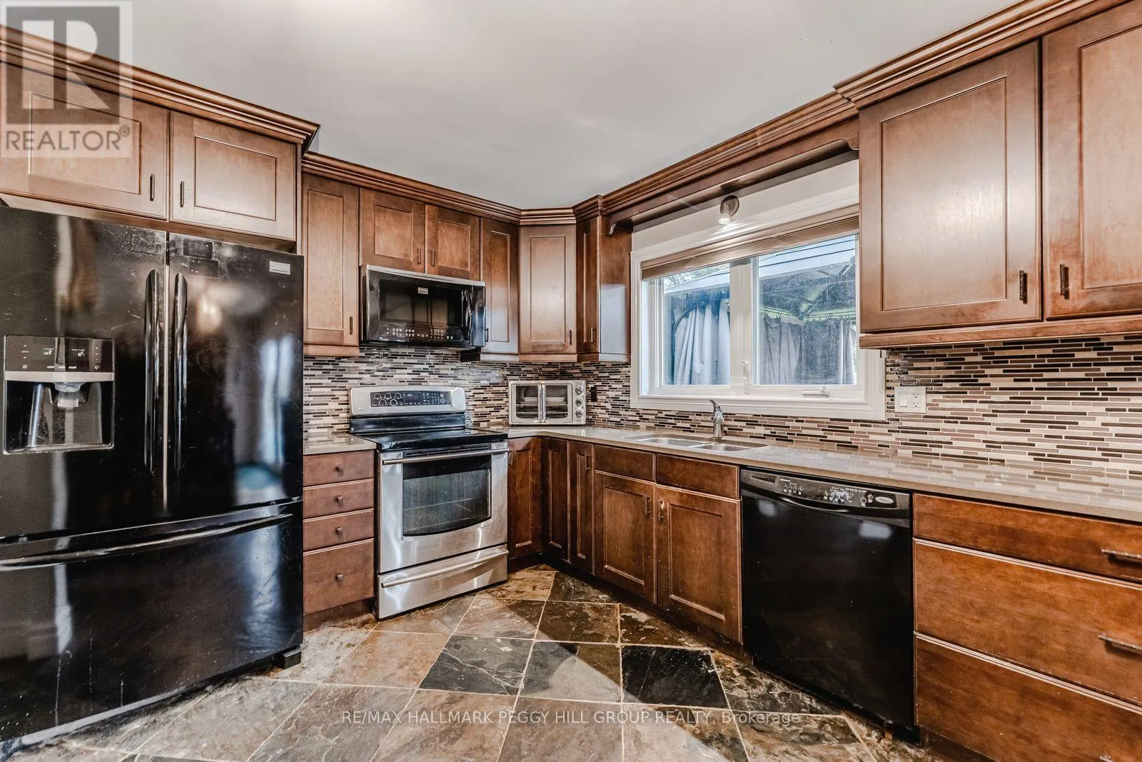 7 SANDLEWOOD TRAIL