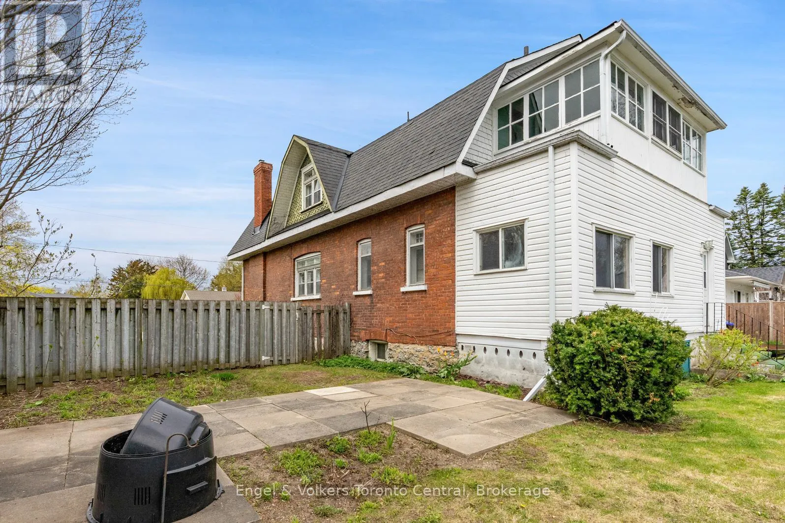 299 NAPIER STREET
