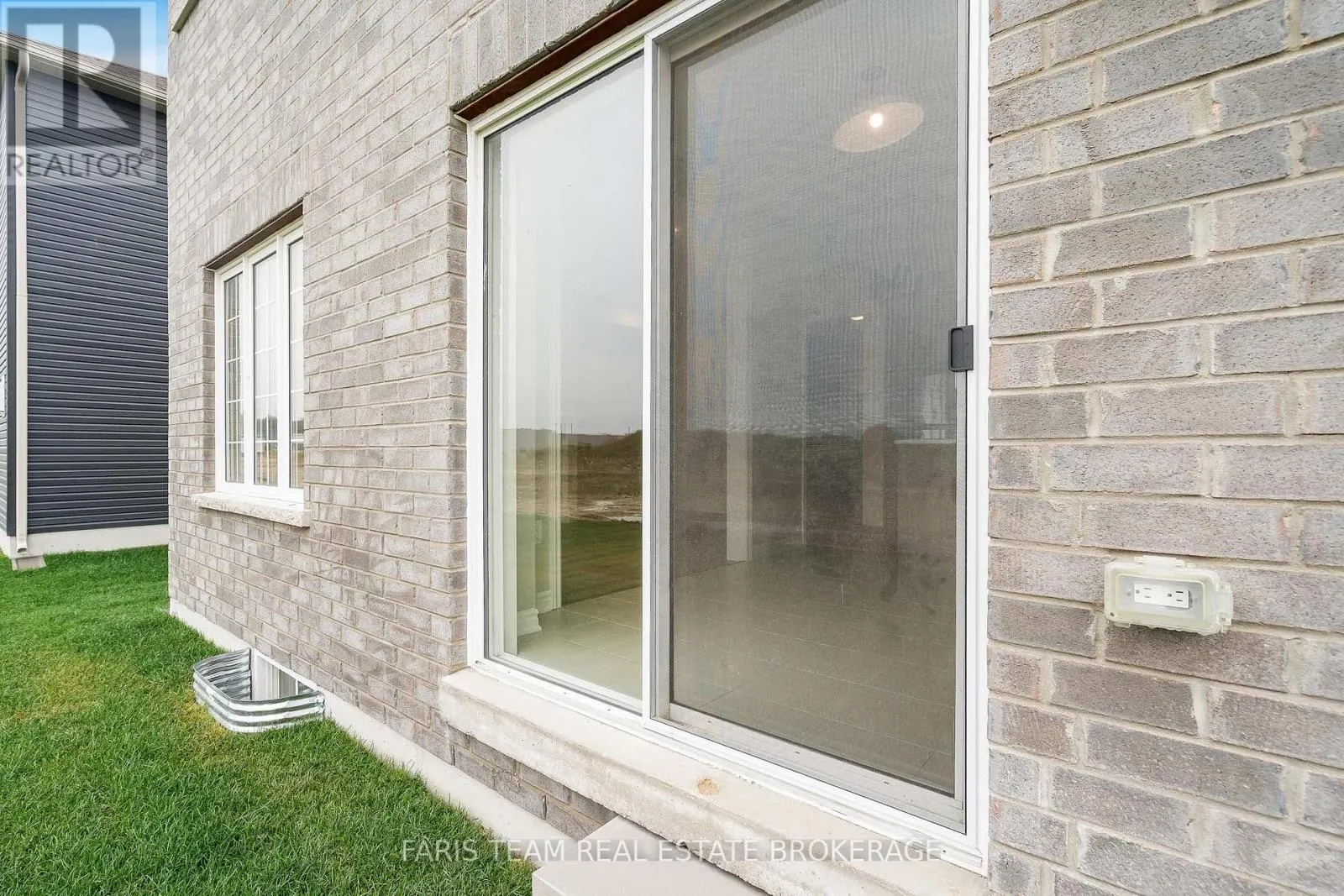 276 SPRINGFIELD CRESCENT