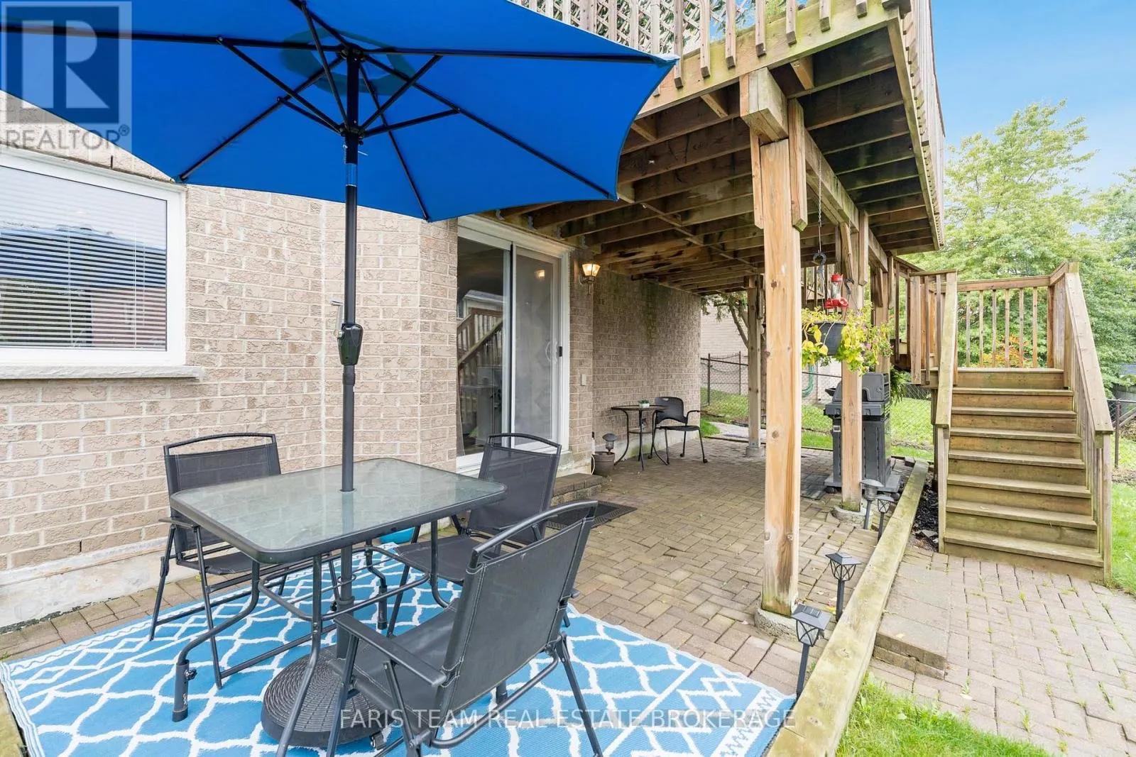 7 ROUND LEAF COURT