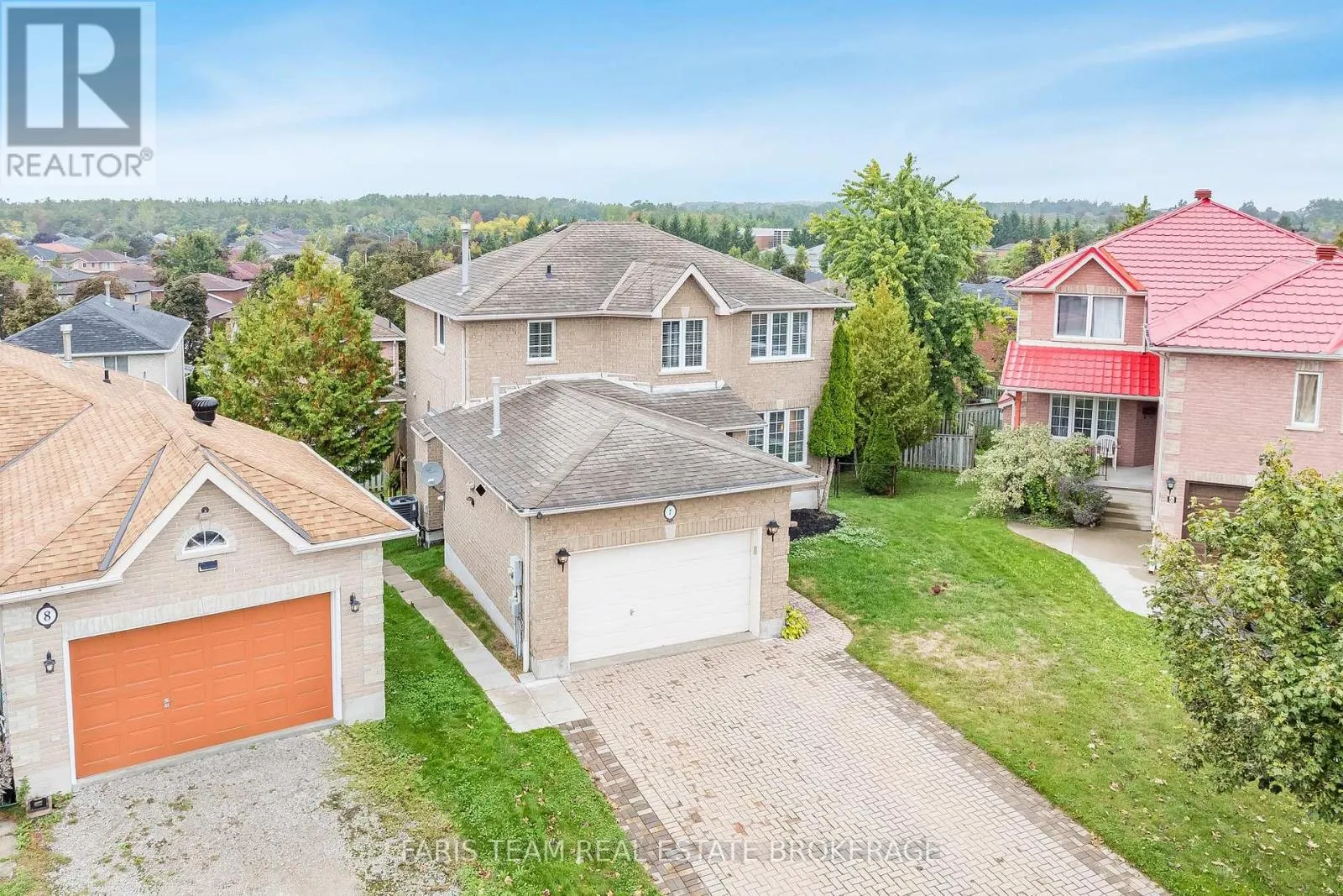 7 ROUND LEAF COURT