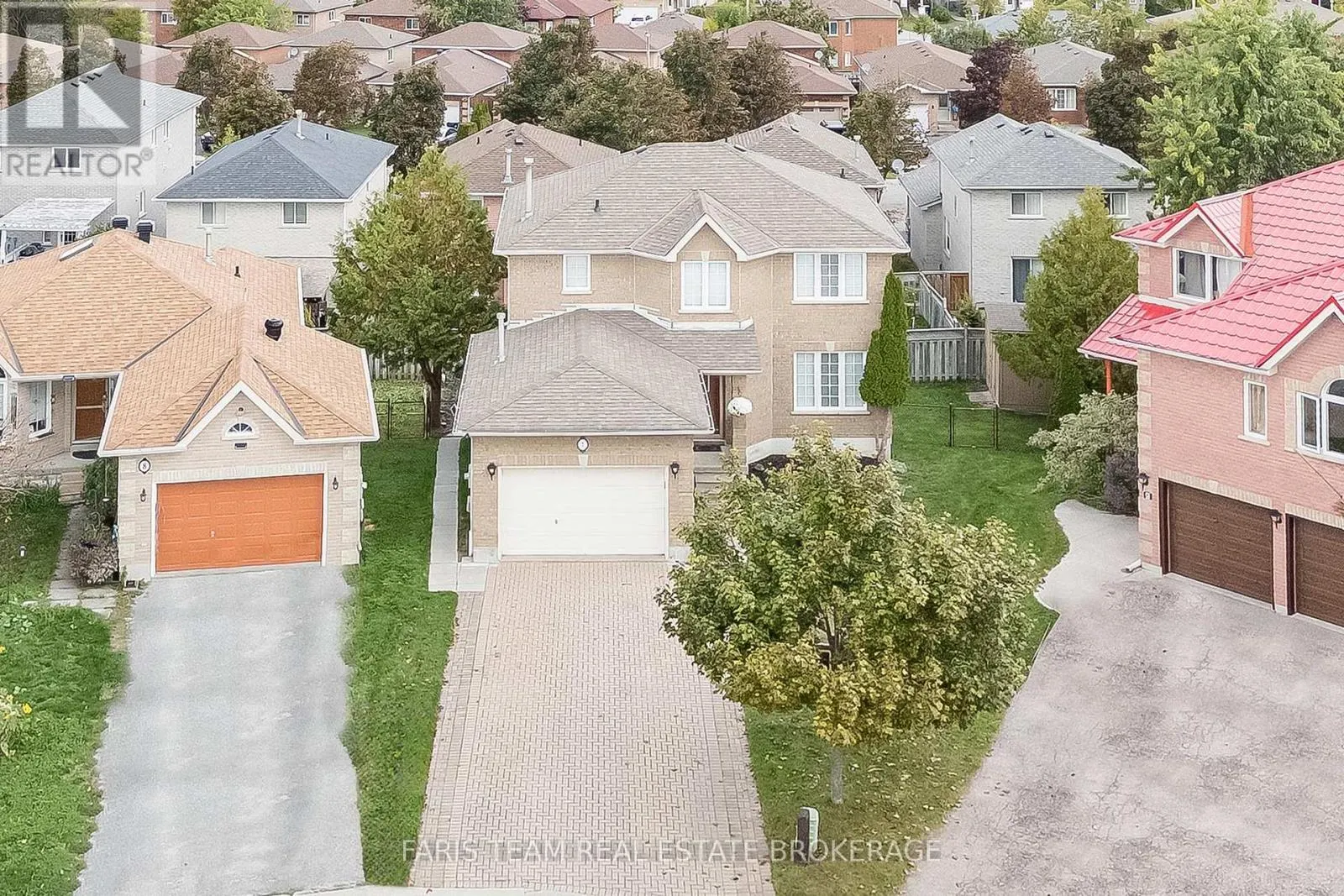 7 ROUND LEAF COURT