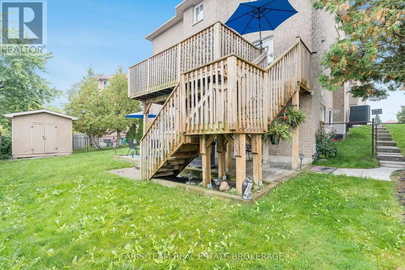 7 ROUND LEAF COURT