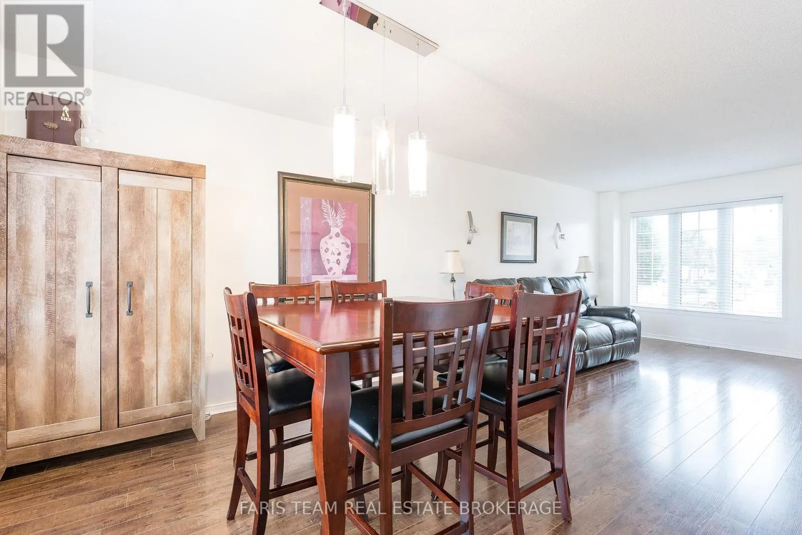7 ROUND LEAF COURT