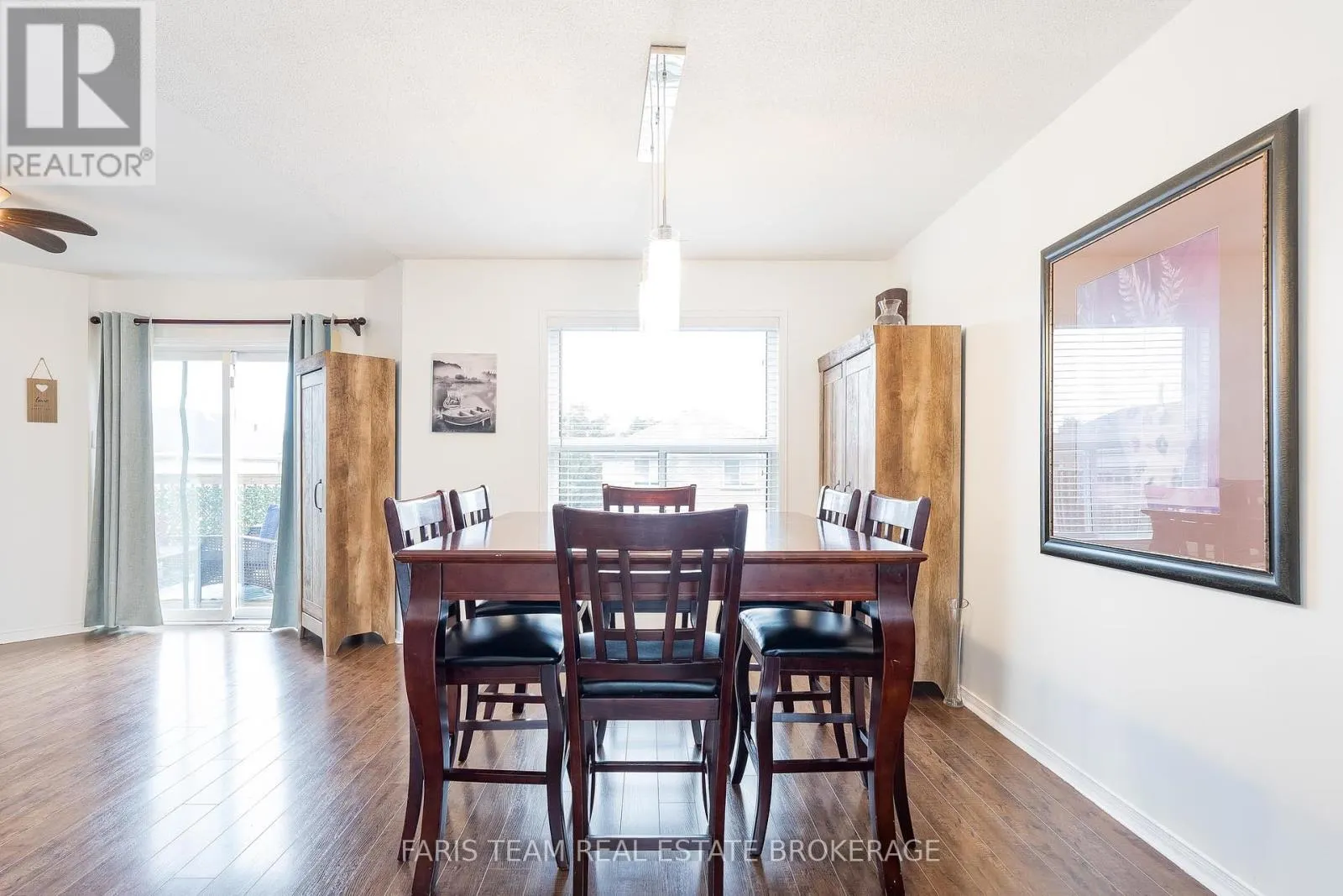 7 ROUND LEAF COURT