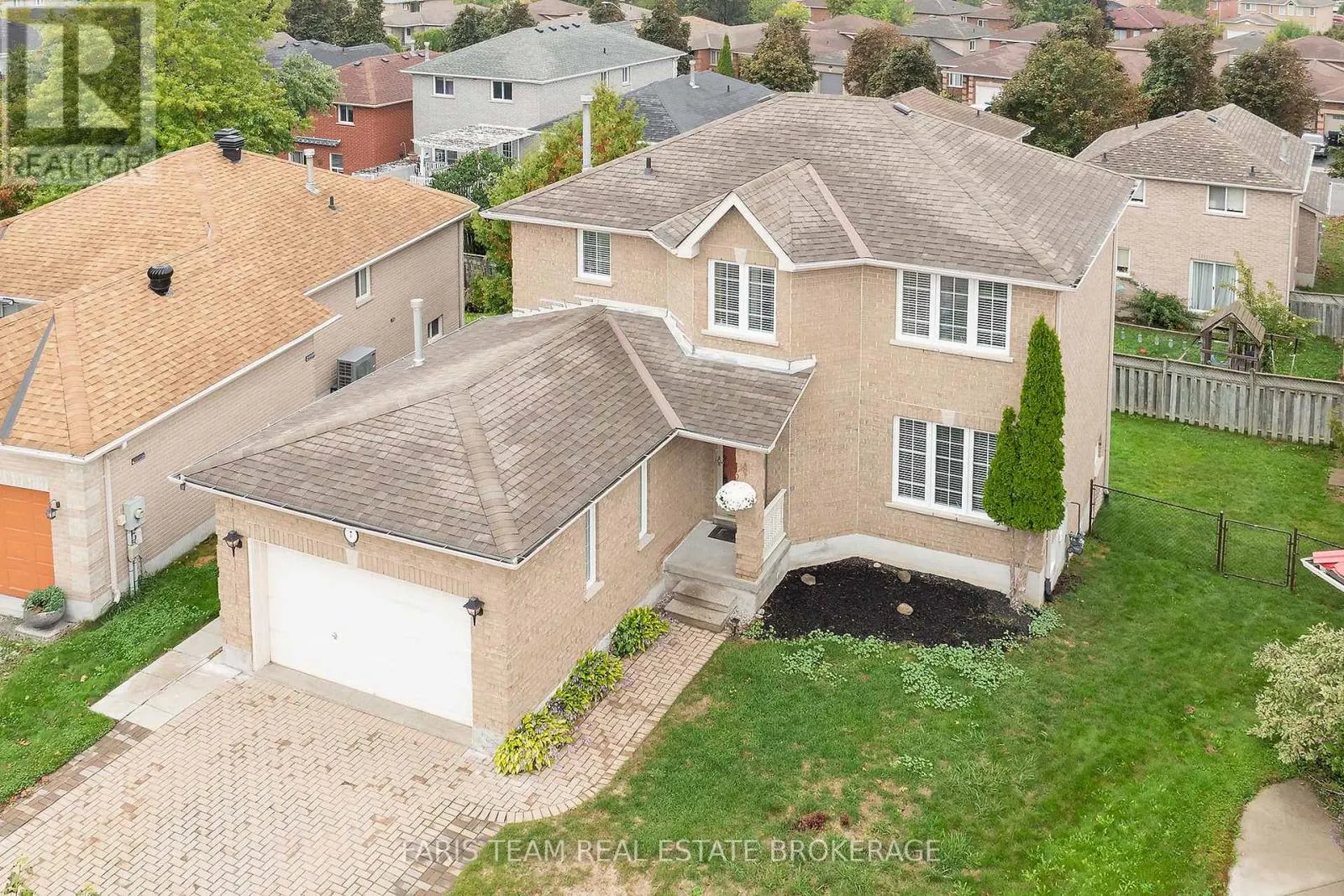 7 ROUND LEAF COURT