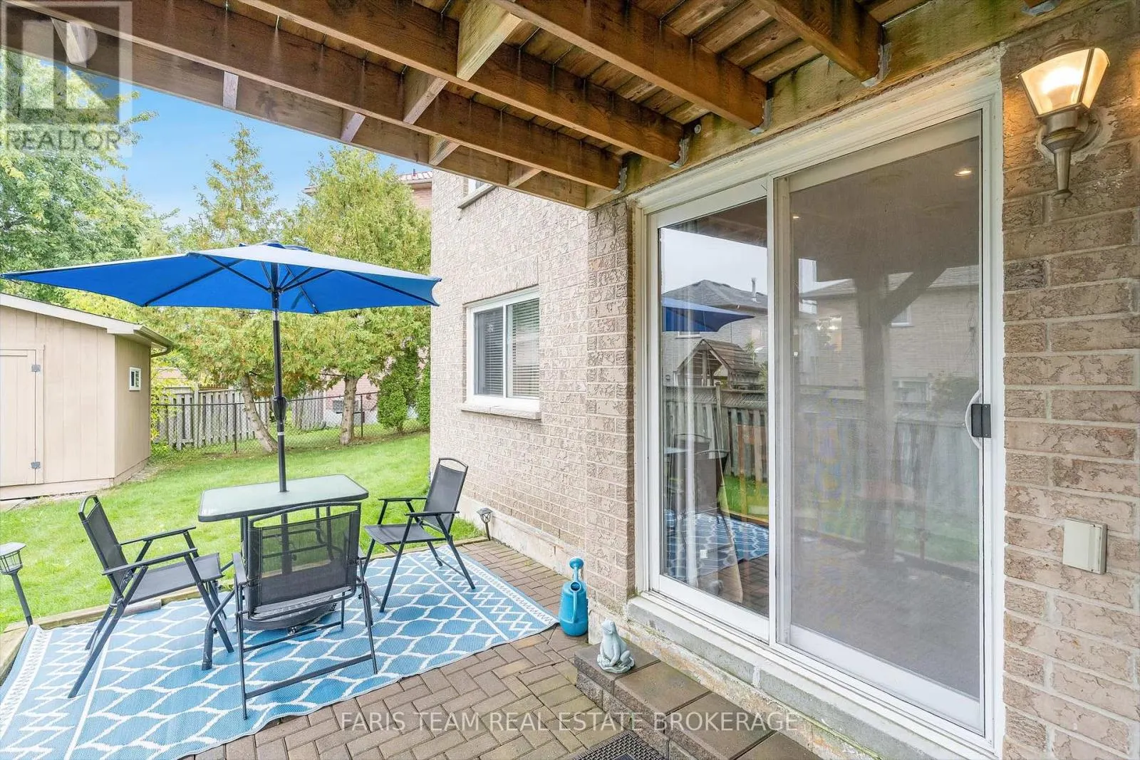 7 ROUND LEAF COURT