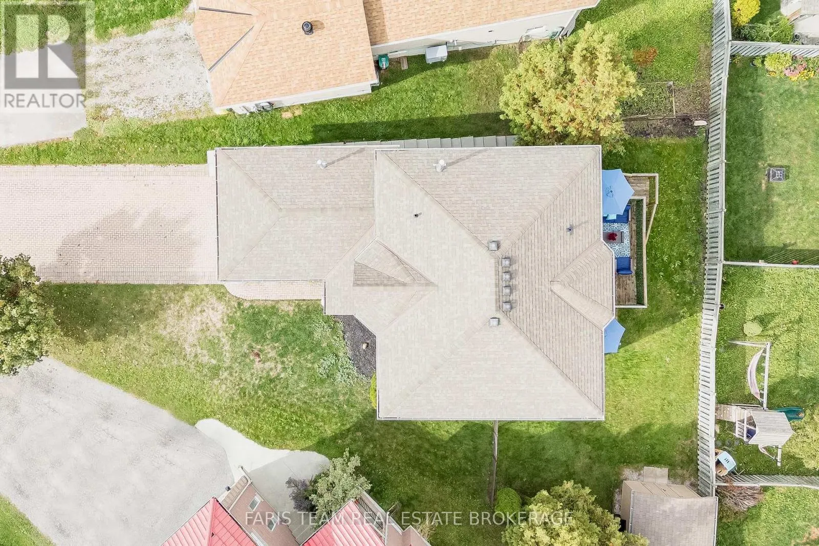 7 ROUND LEAF COURT