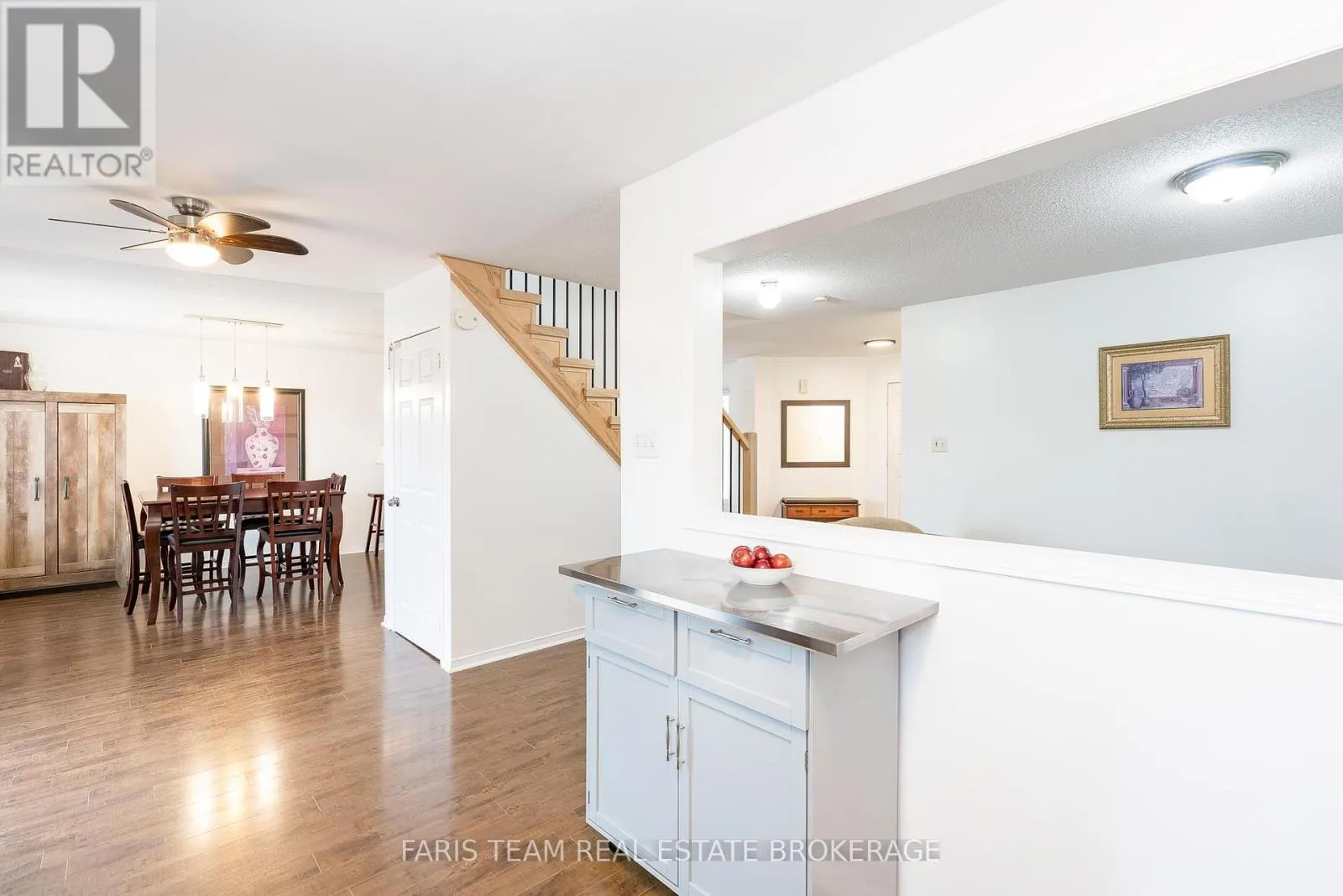 7 ROUND LEAF COURT