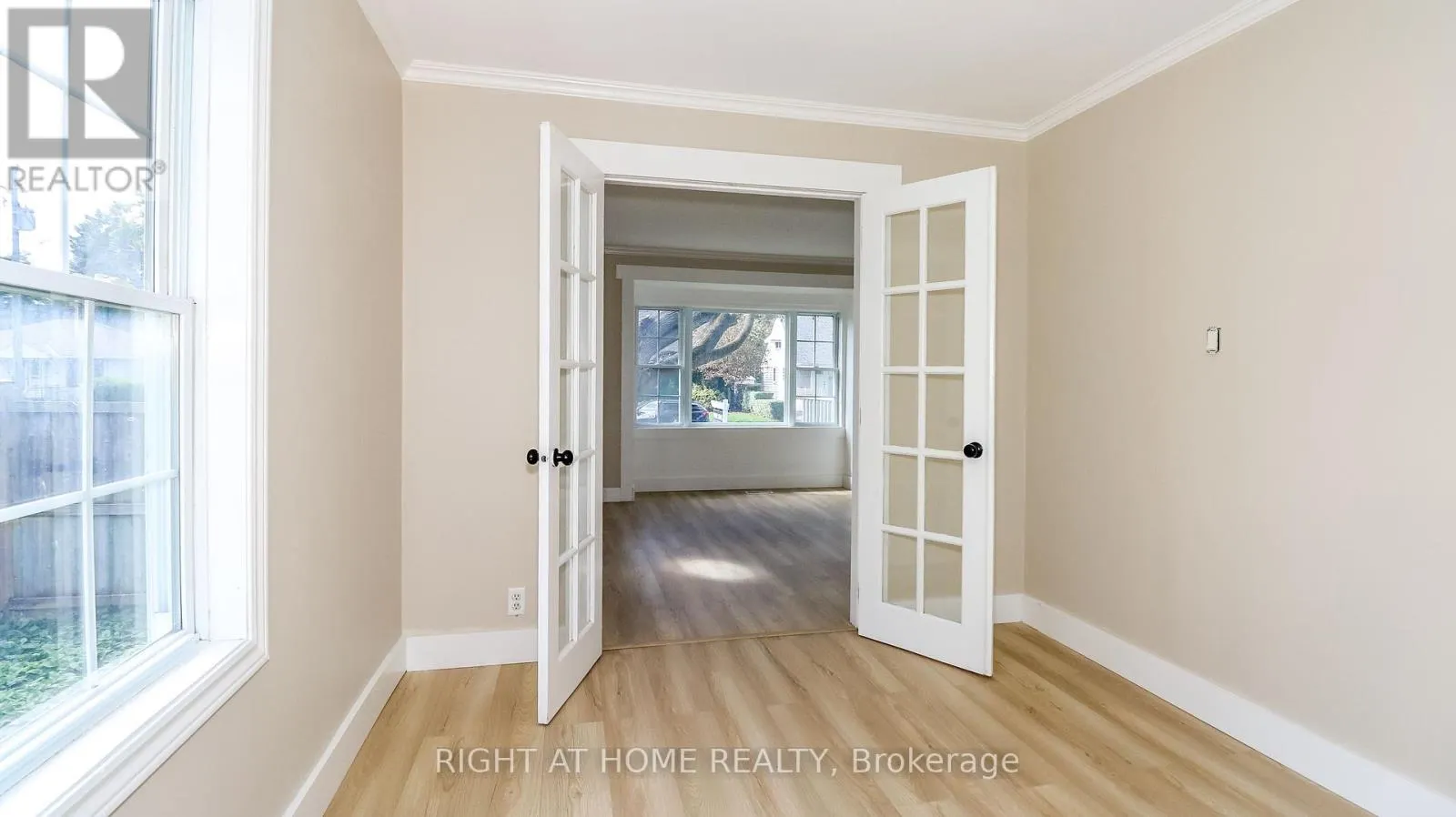 11 NEWTON STREET W