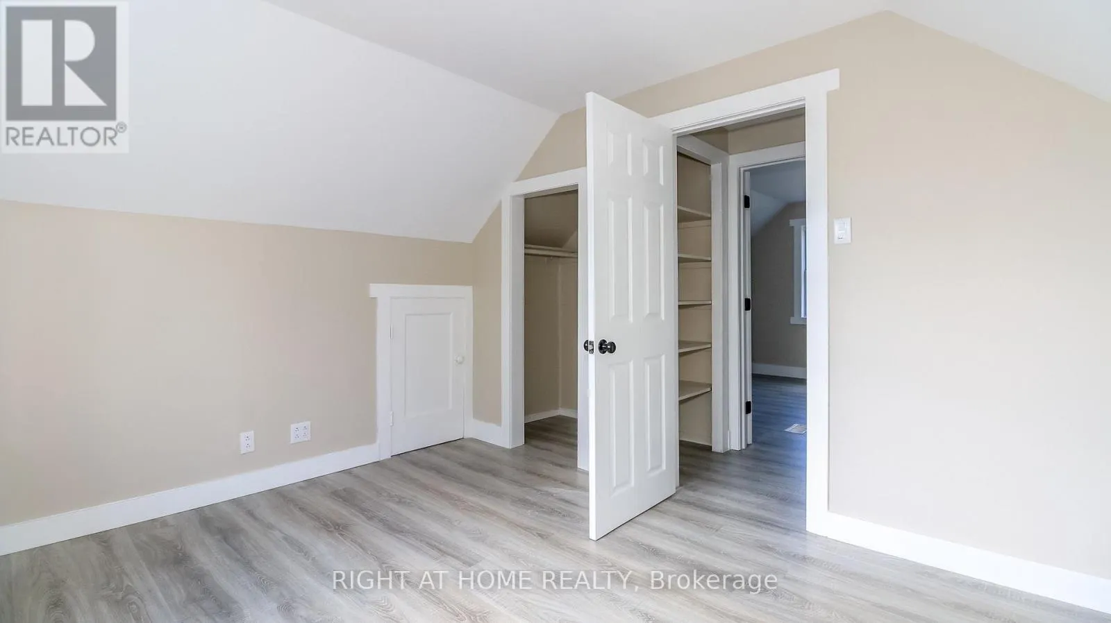 11 NEWTON STREET W
