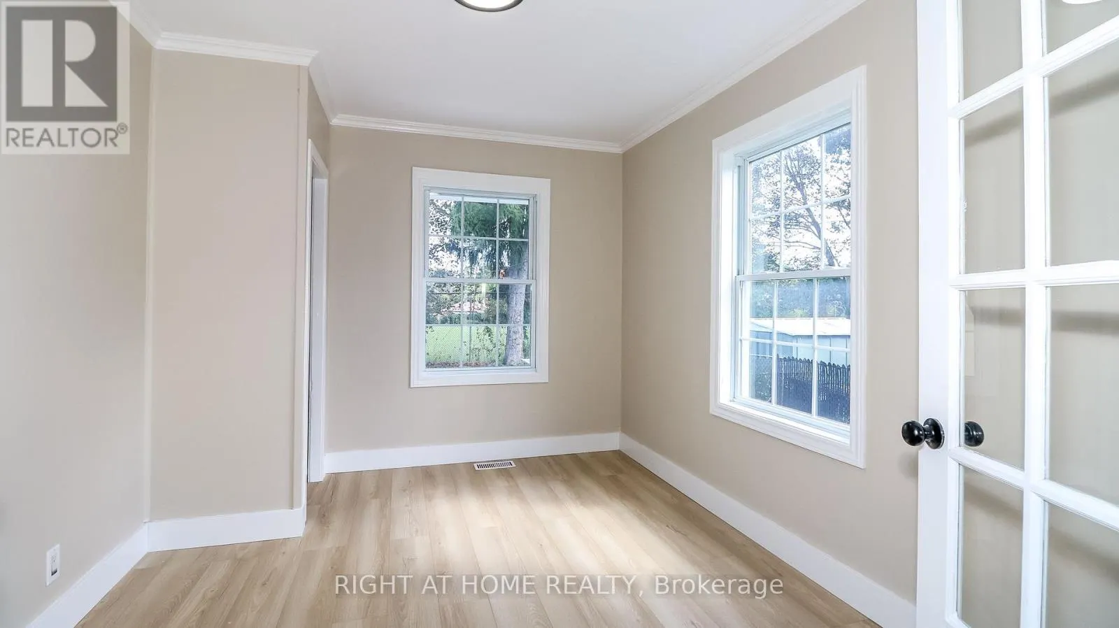 11 NEWTON STREET W