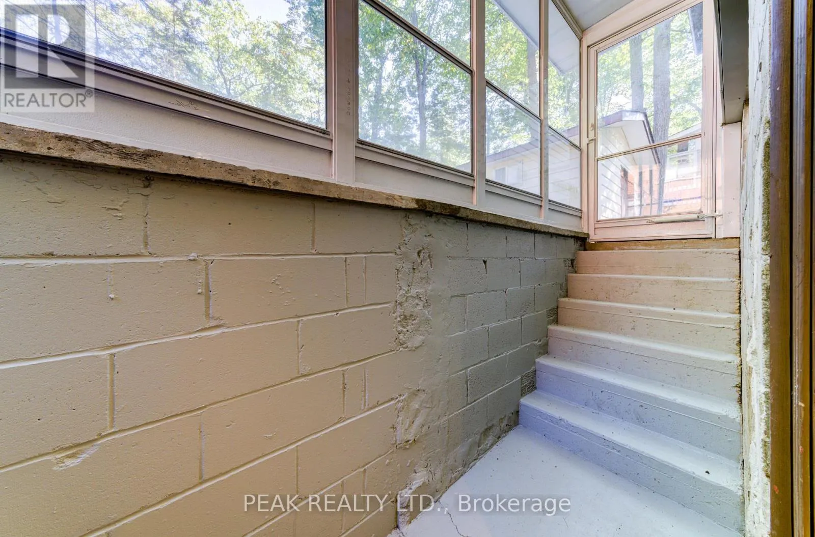 11 GLEN AVENUE S