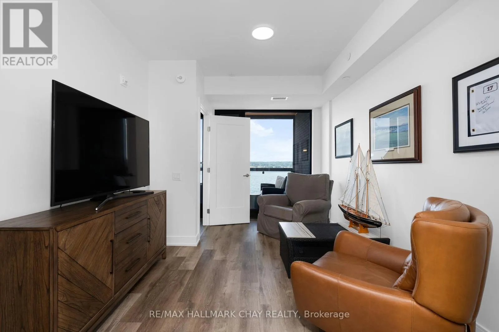 302 - 185 DUNLOP STREET E