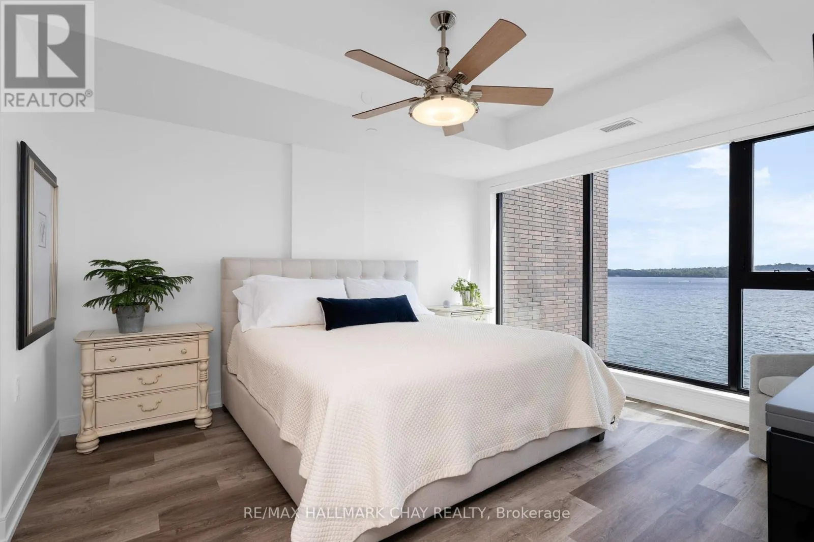302 - 185 DUNLOP STREET E