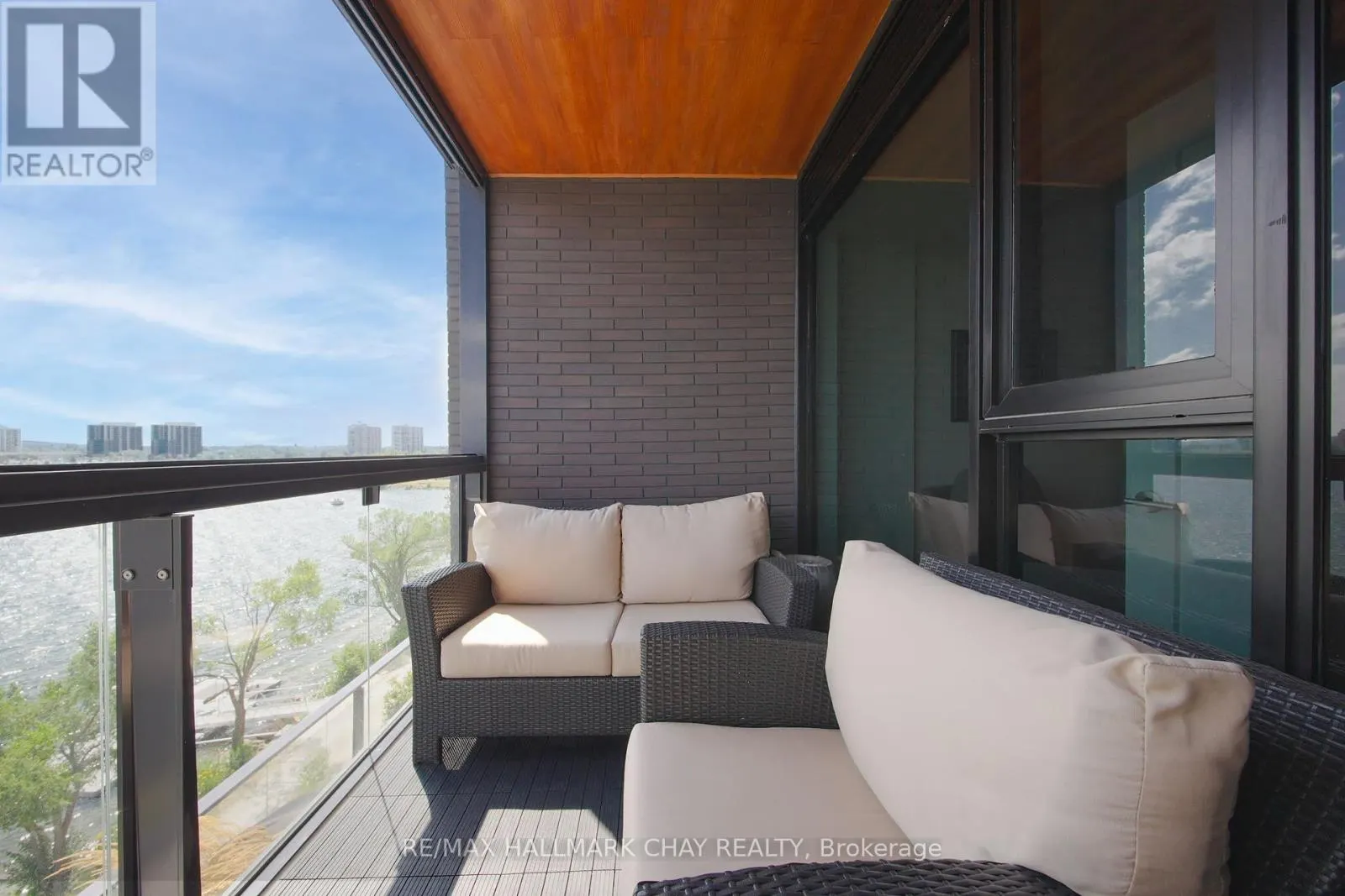 302 - 185 DUNLOP STREET E