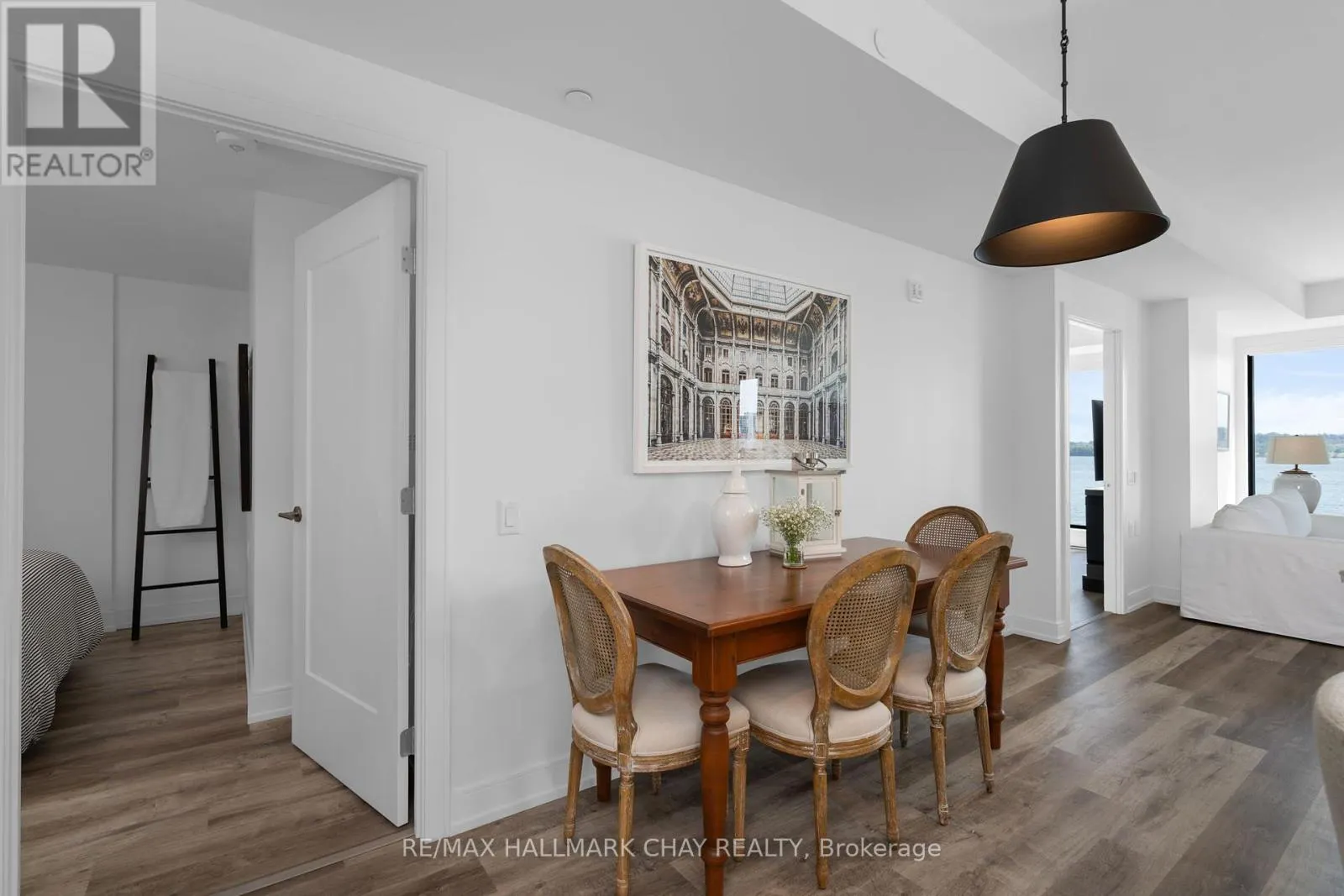 302 - 185 DUNLOP STREET E