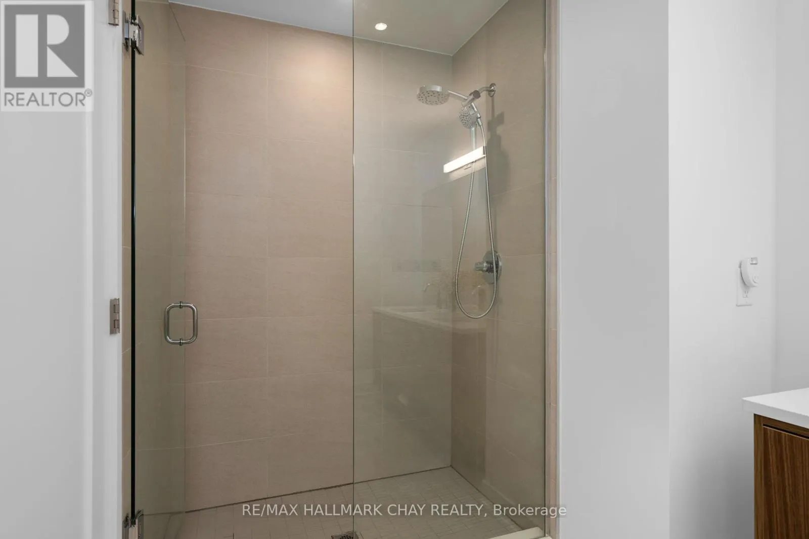 302 - 185 DUNLOP STREET E