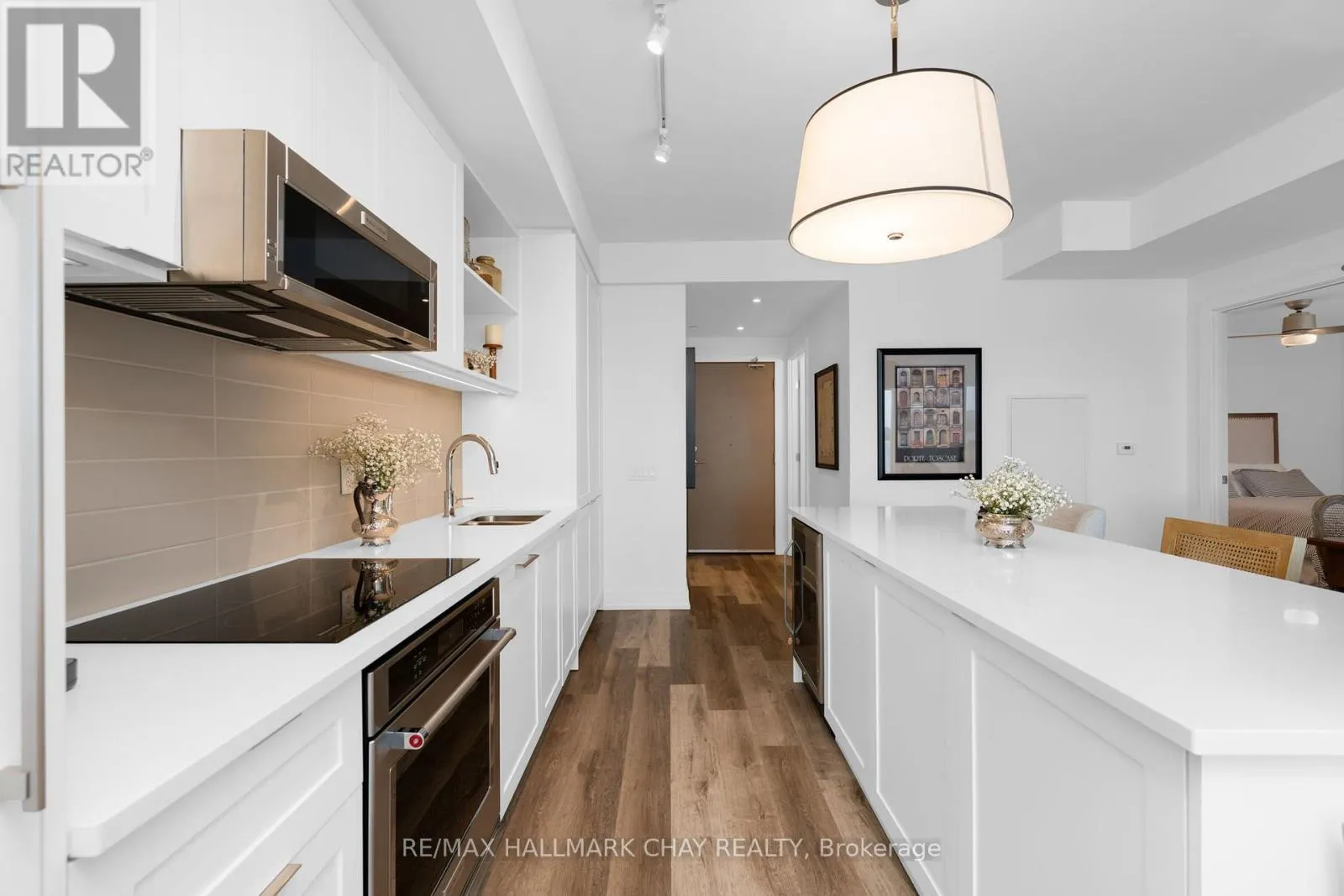 302 - 185 DUNLOP STREET E