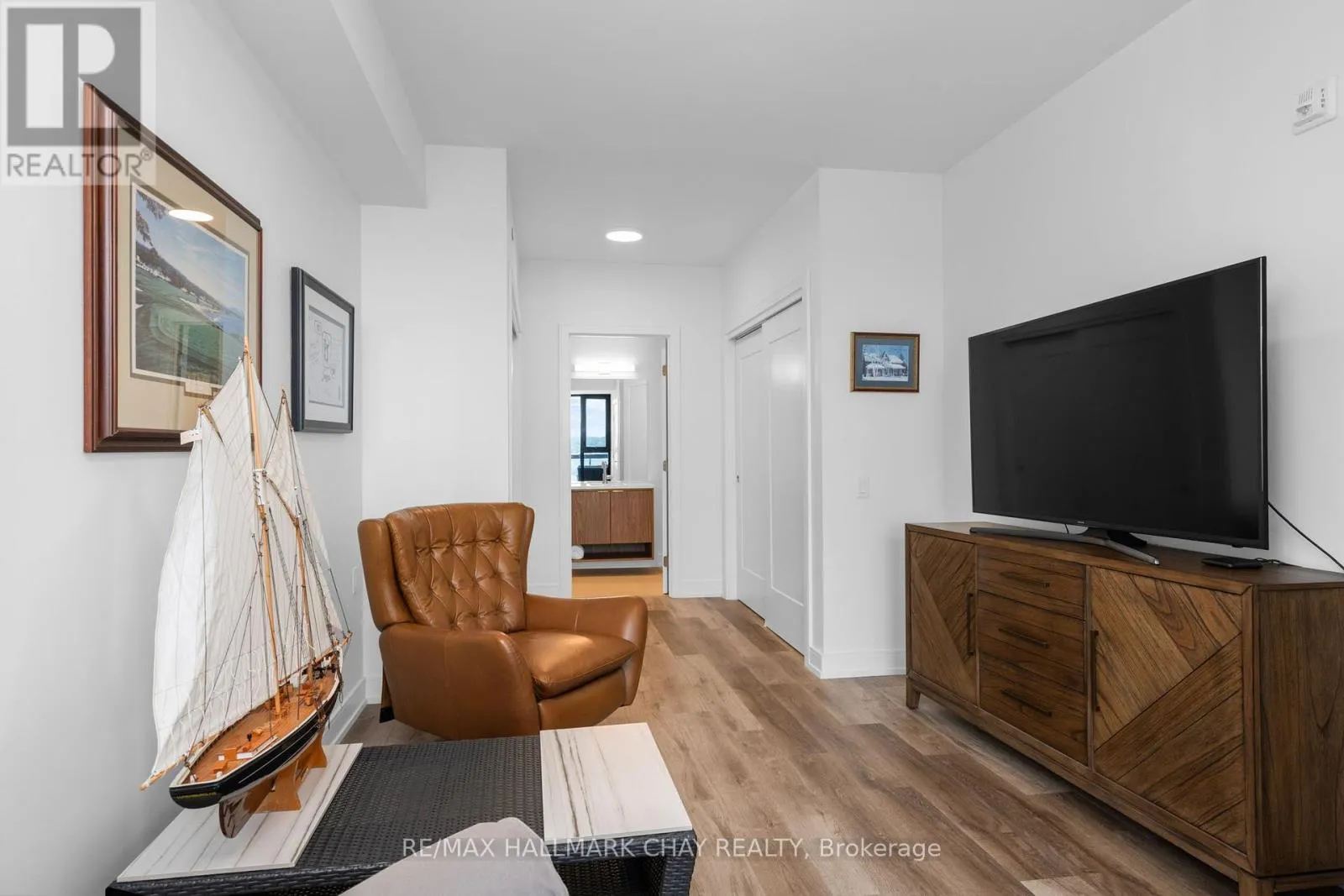 302 - 185 DUNLOP STREET E