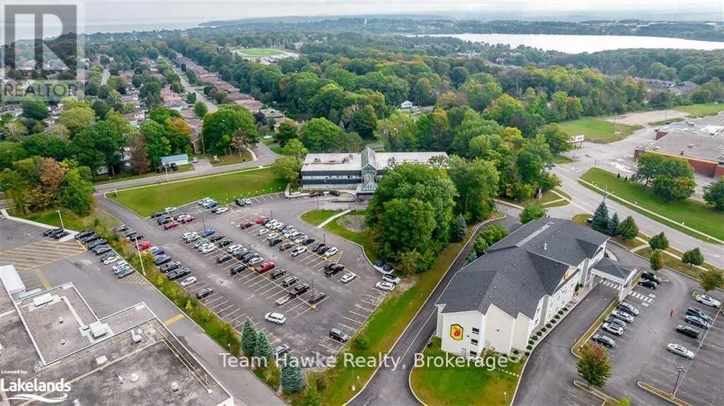 204 - 240 PENETANGUISHENE ROAD, #204