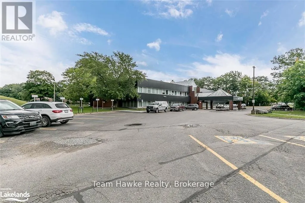 204 - 240 PENETANGUISHENE ROAD, #204