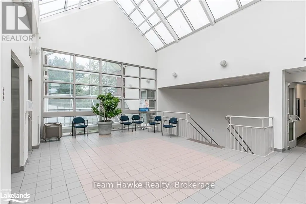 204 - 240 PENETANGUISHENE ROAD, #204