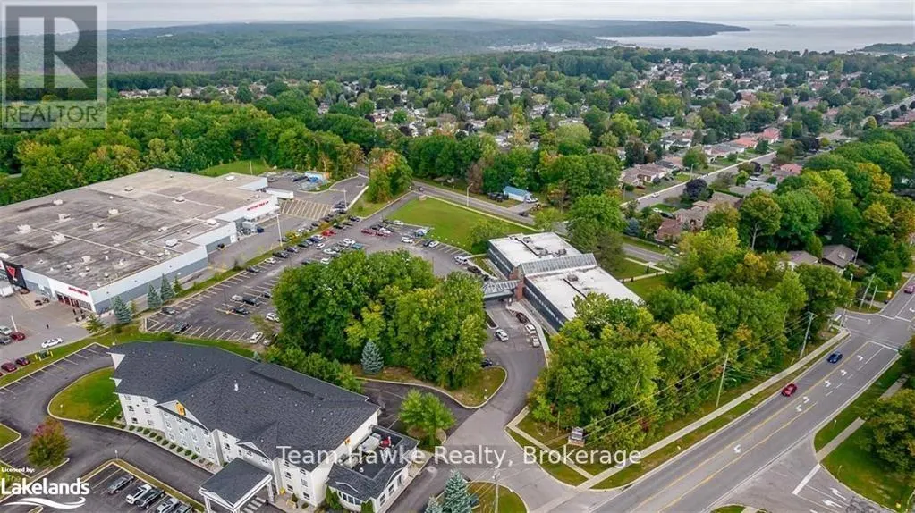 204 - 240 PENETANGUISHENE ROAD, #204