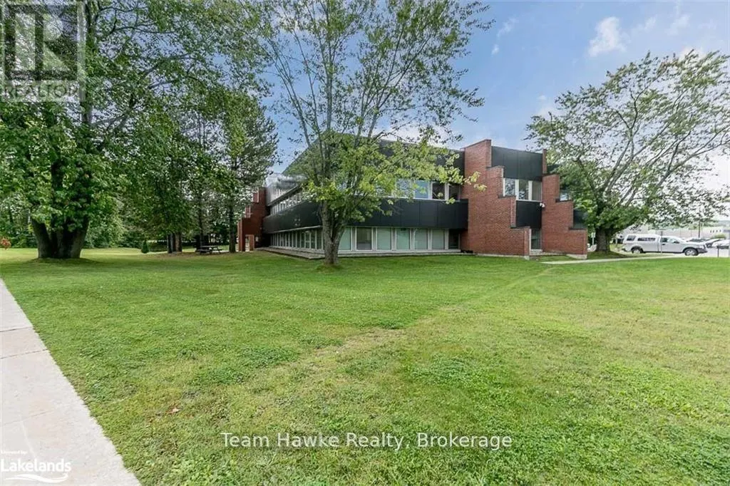 204 - 240 PENETANGUISHENE ROAD, #204